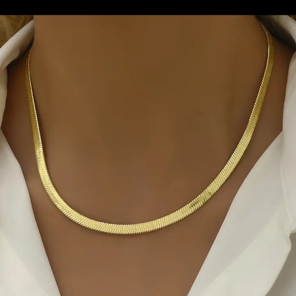 Gold tone minimalist chain - Picture 1 of 3